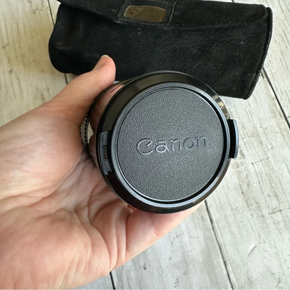 VINTAGE PREOWNED CANON LENS FD 200 MM 1:4 BLACK LENS WITH CAP AND CASE